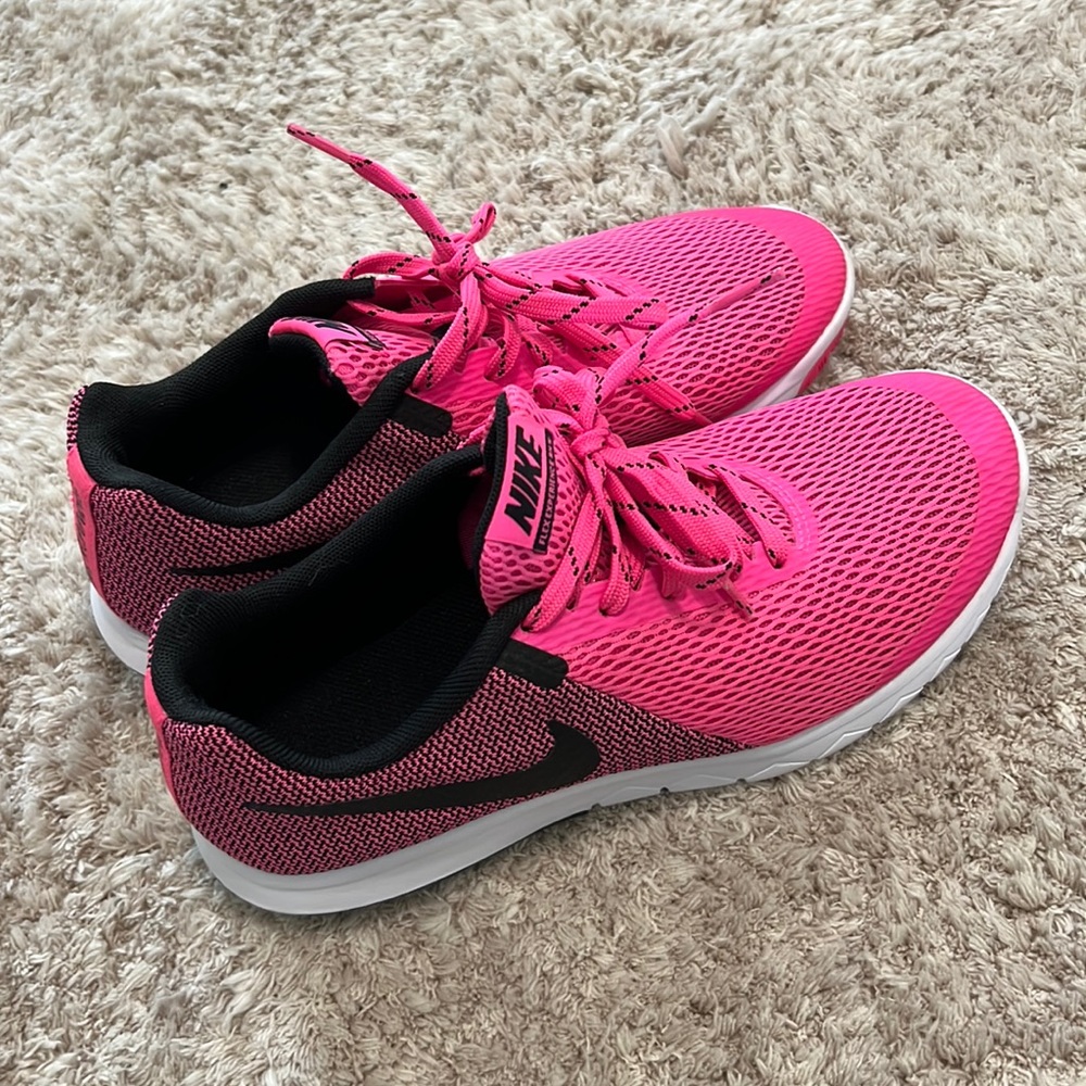 Nike Tennis Shoes